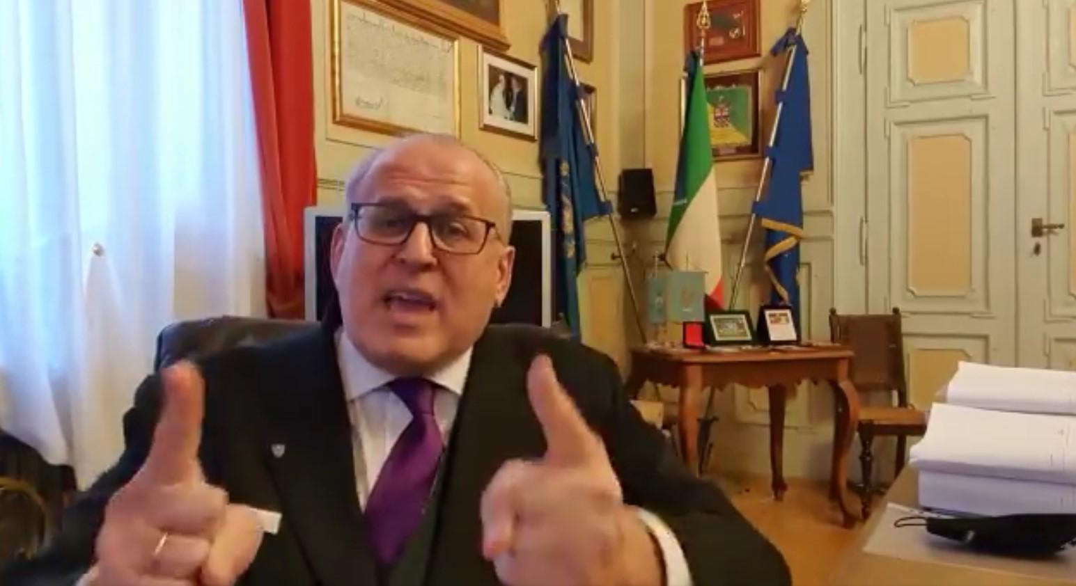 Copertina per Scrivono sui social che il sindaco di Gorizia si è aumentato lo stipendio, Ziberna sporge querela